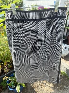 Black and White EUC Glen Plaid Pencil Skirt Sz 4